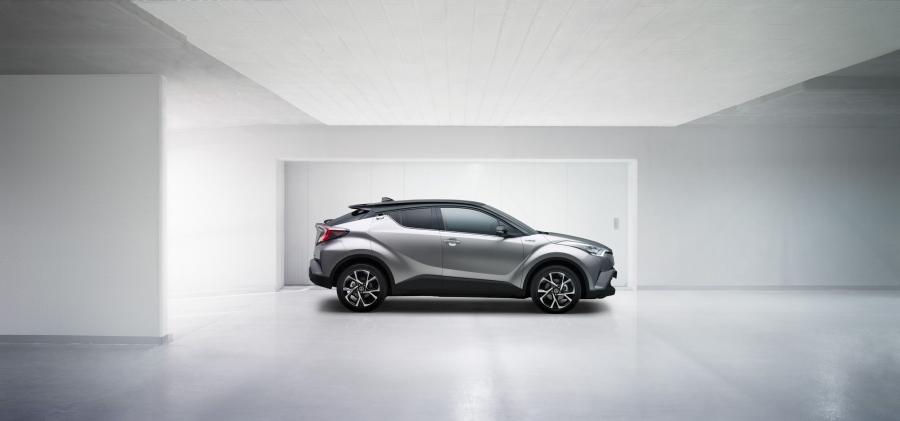  Toyota C-HR Hybrid 2016 года  (WW) (фото 8 из 31)